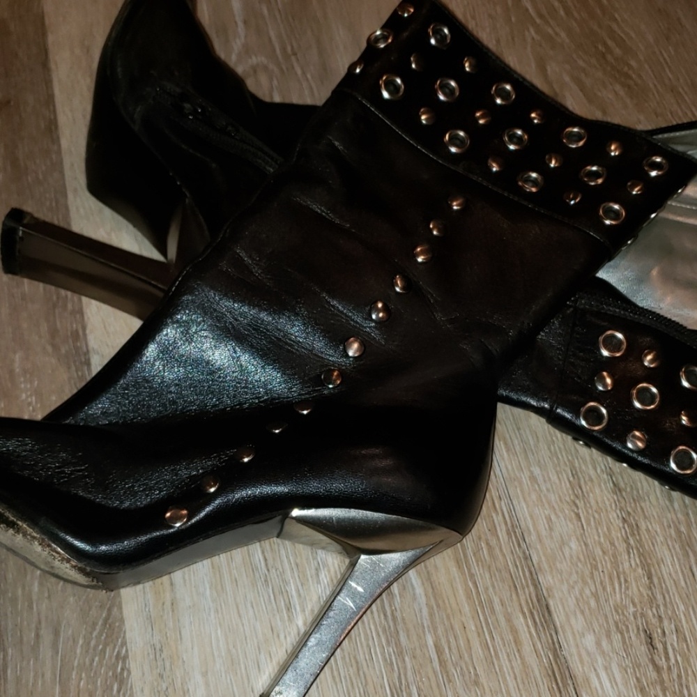 Shoes - Picture 2 of 3